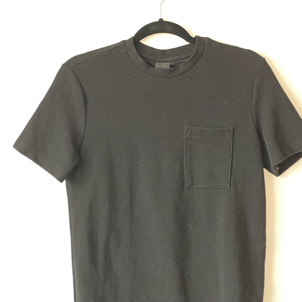 Mens all black pocket tee.